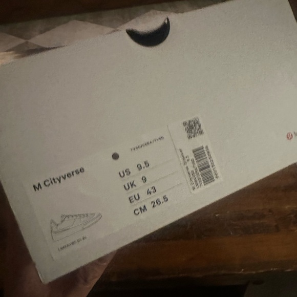 Lululemon men’s sneakers- cityverse sneakers in traverse grey with gum sole - Picture 6 of 6